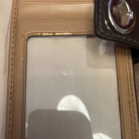 Coach bifold Wallet with front twist lock - Picture 3 of 8